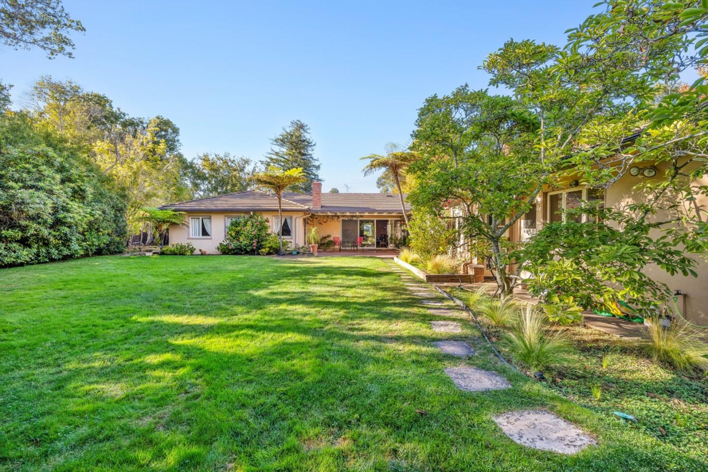 Detail Gallery Image 6 of 16 For 1735 Crockett Ln, Hillsborough,  CA 94010 - 4 Beds | 3 Baths