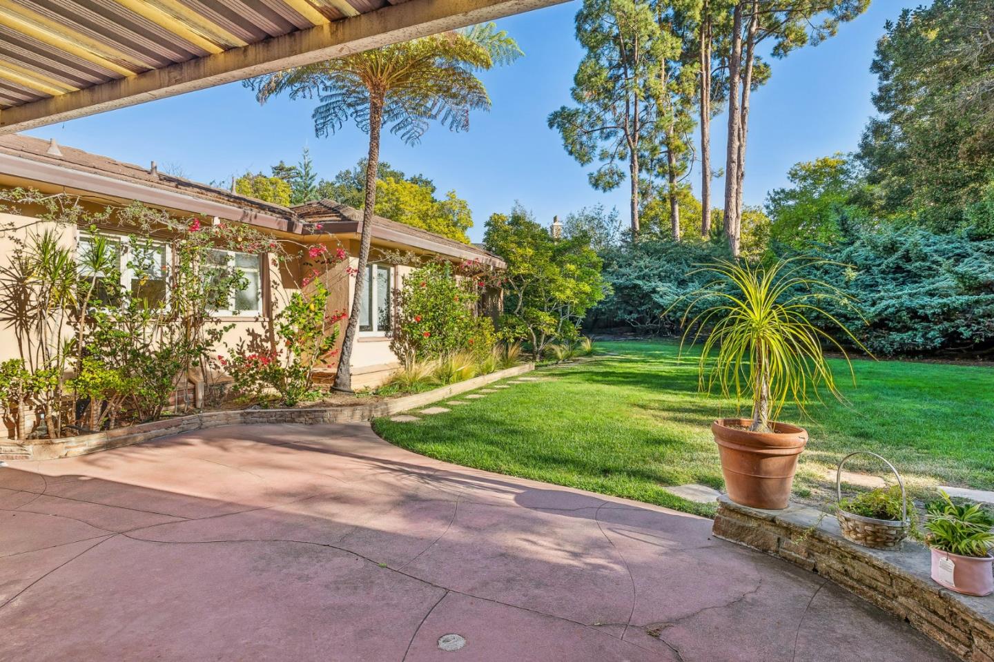 Detail Gallery Image 7 of 16 For 1735 Crockett Ln, Hillsborough,  CA 94010 - 4 Beds | 3 Baths