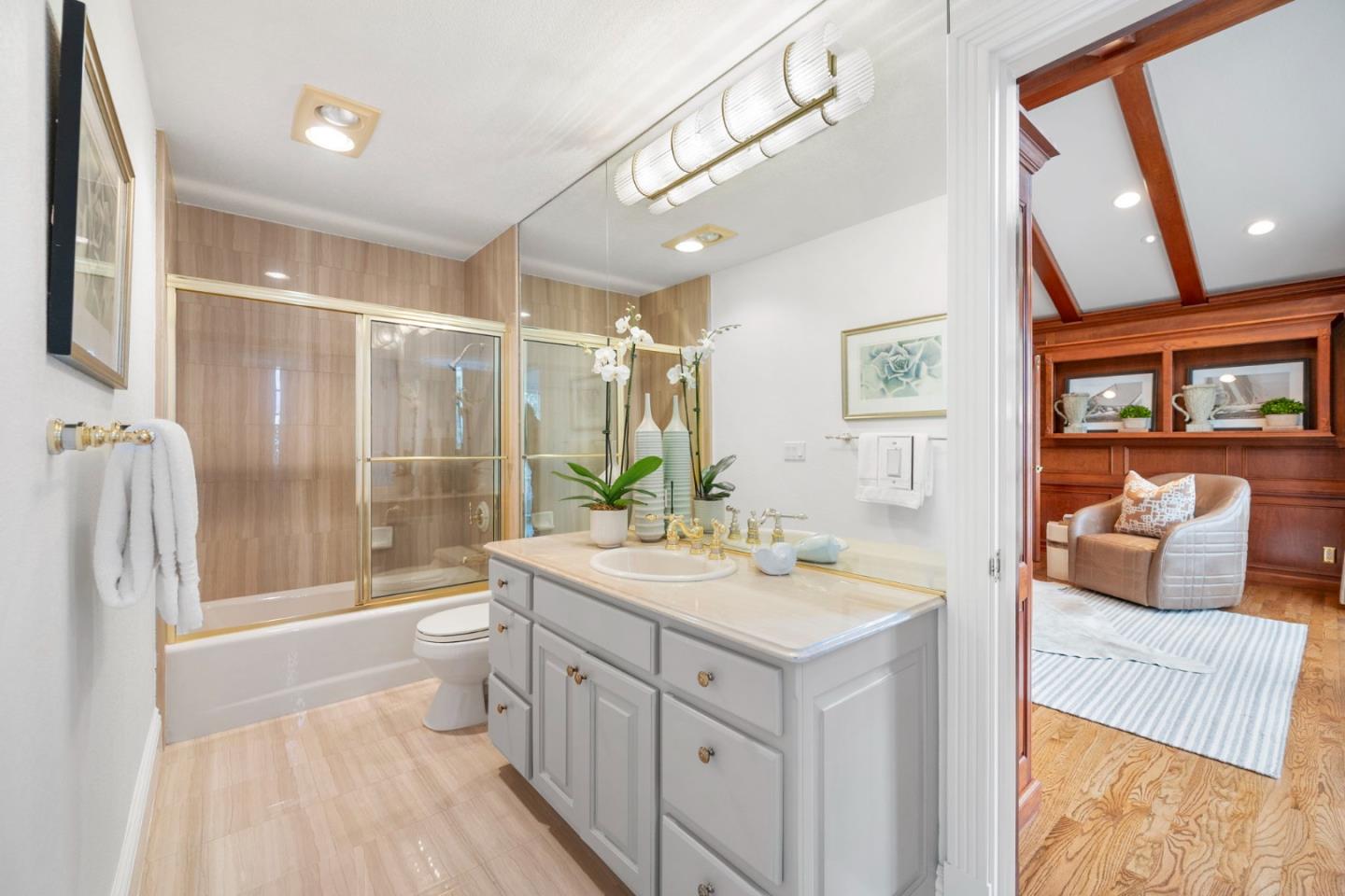 Detail Gallery Image 16 of 83 For 30 Live Oak Ln, Hillsborough,  CA 94010 - 6 Beds | 5/1 Baths