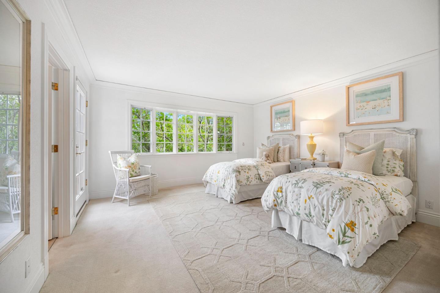 Detail Gallery Image 17 of 83 For 30 Live Oak Ln, Hillsborough,  CA 94010 - 6 Beds | 5/1 Baths