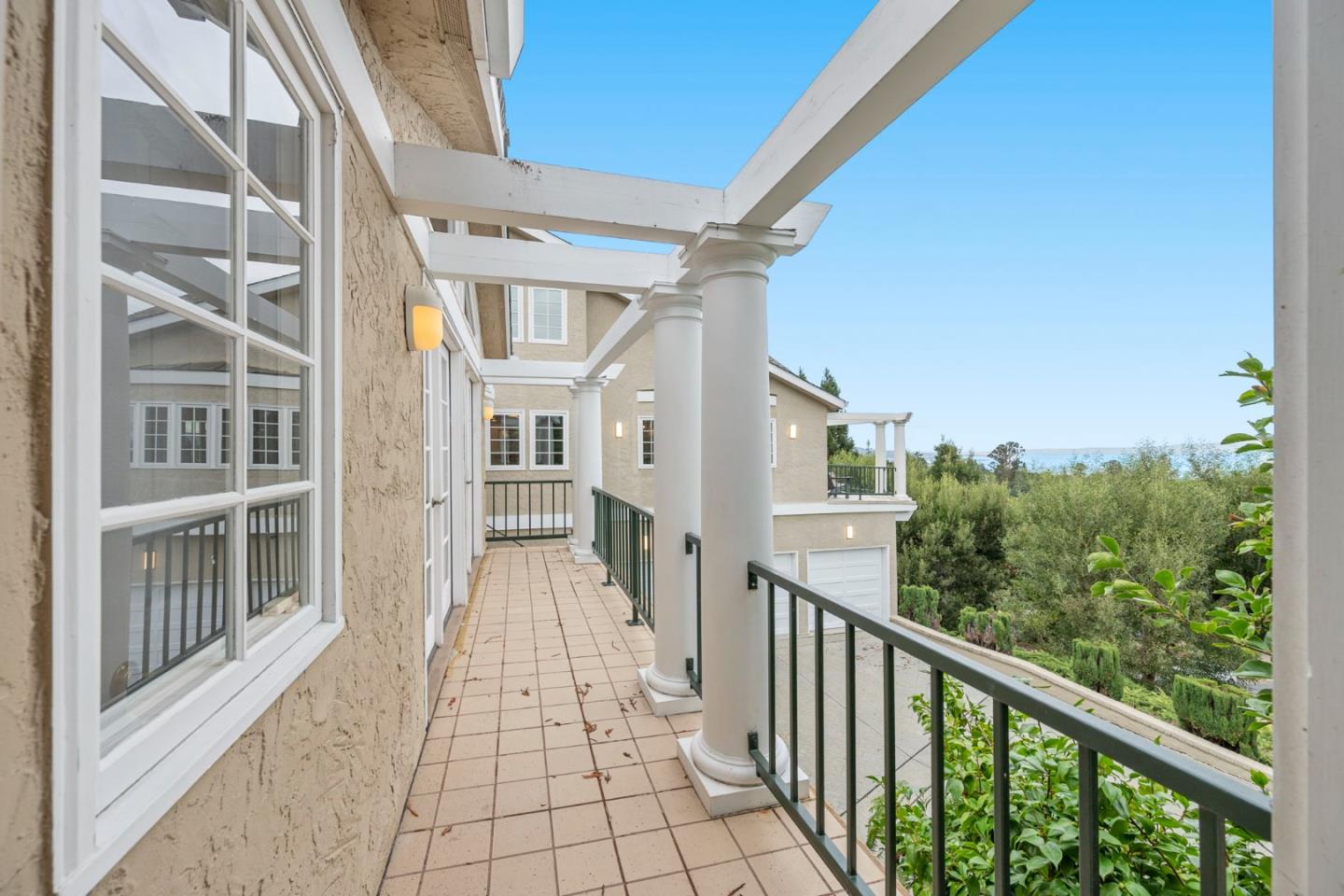 Detail Gallery Image 18 of 83 For 30 Live Oak Ln, Hillsborough,  CA 94010 - 6 Beds | 5/1 Baths