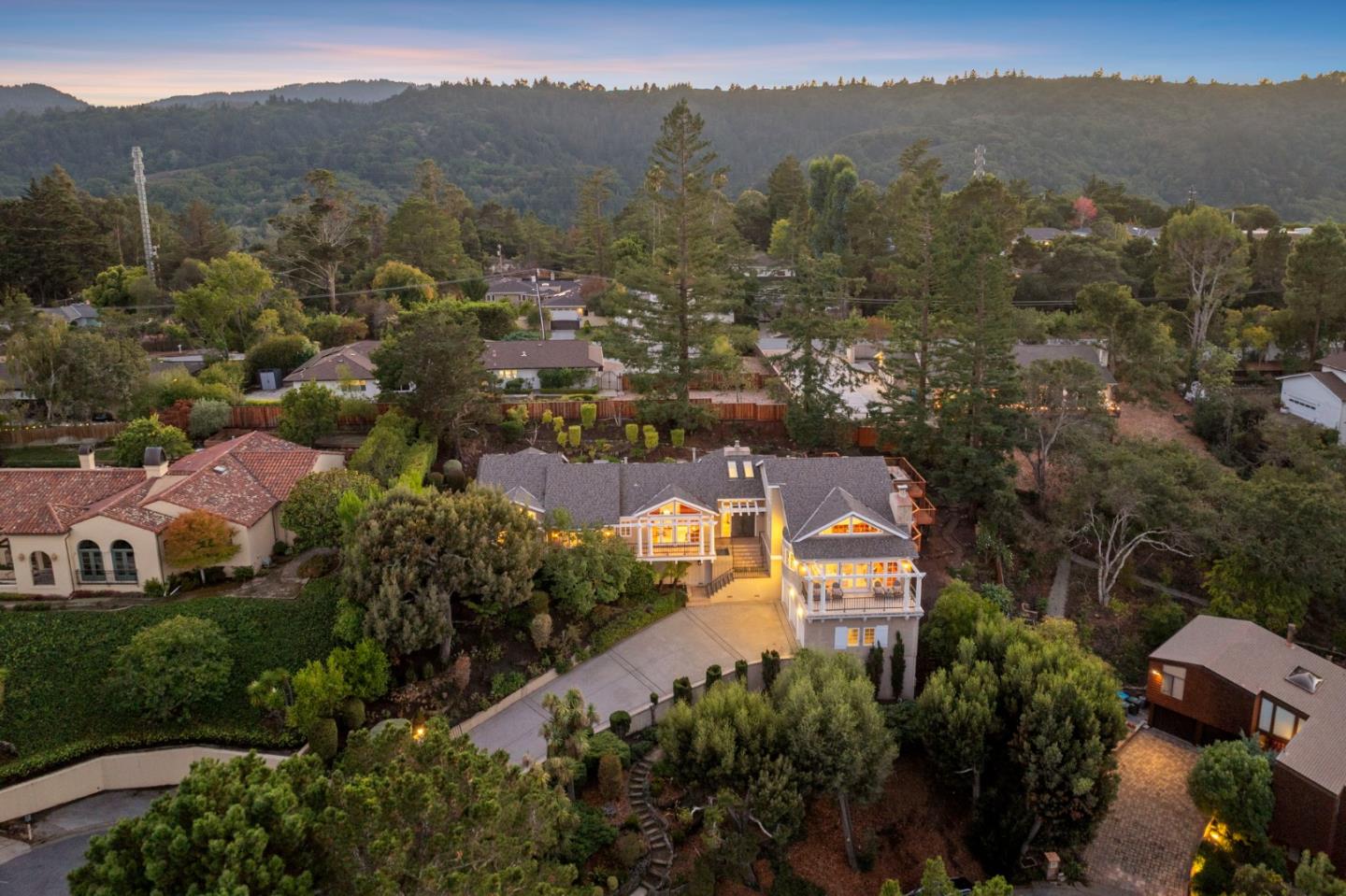 Detail Gallery Image 3 of 83 For 30 Live Oak Ln, Hillsborough,  CA 94010 - 6 Beds | 5/1 Baths