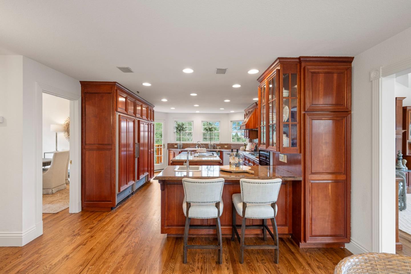 Detail Gallery Image 30 of 83 For 30 Live Oak Ln, Hillsborough,  CA 94010 - 6 Beds | 5/1 Baths