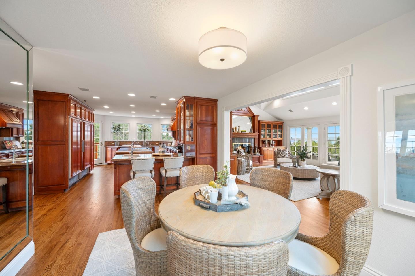 Detail Gallery Image 39 of 83 For 30 Live Oak Ln, Hillsborough,  CA 94010 - 6 Beds | 5/1 Baths