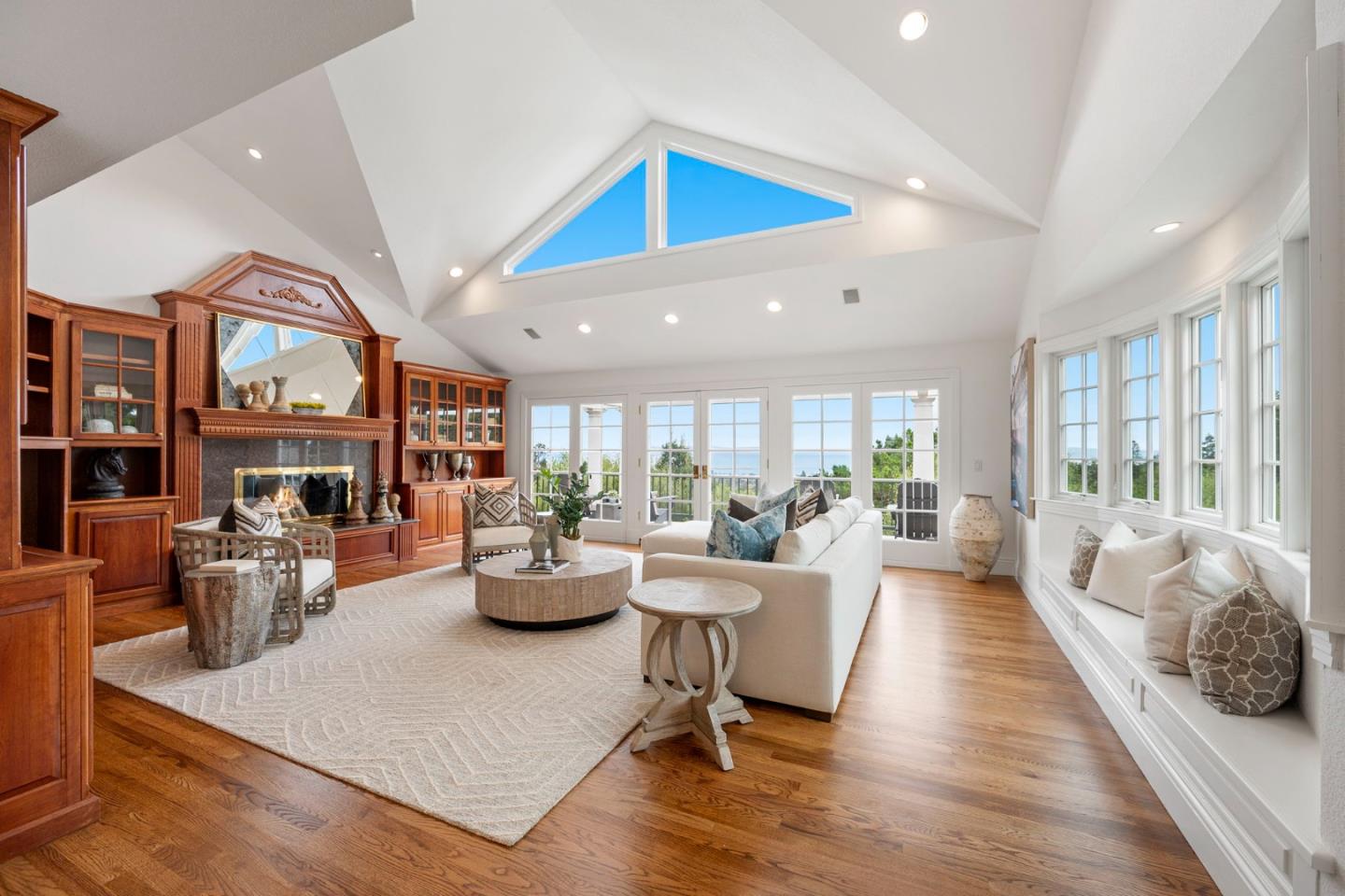 Detail Gallery Image 42 of 83 For 30 Live Oak Ln, Hillsborough,  CA 94010 - 6 Beds | 5/1 Baths