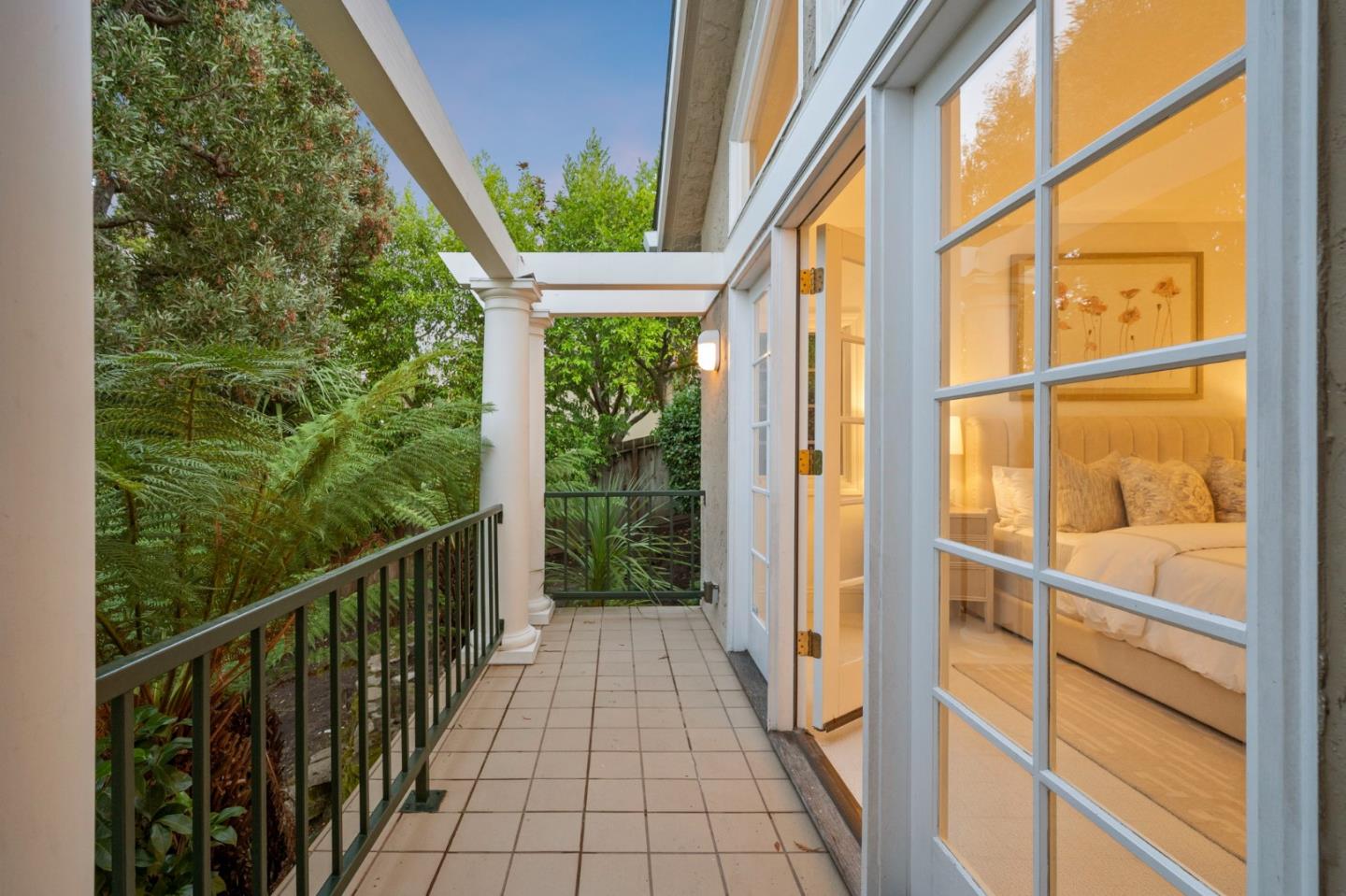 Detail Gallery Image 53 of 83 For 30 Live Oak Ln, Hillsborough,  CA 94010 - 6 Beds | 5/1 Baths