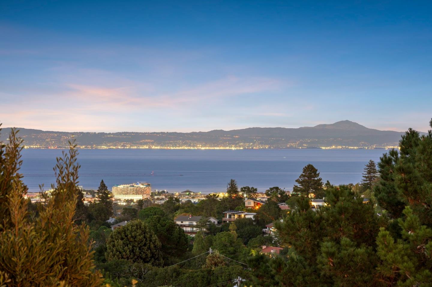 Detail Gallery Image 71 of 83 For 30 Live Oak Ln, Hillsborough,  CA 94010 - 6 Beds | 5/1 Baths