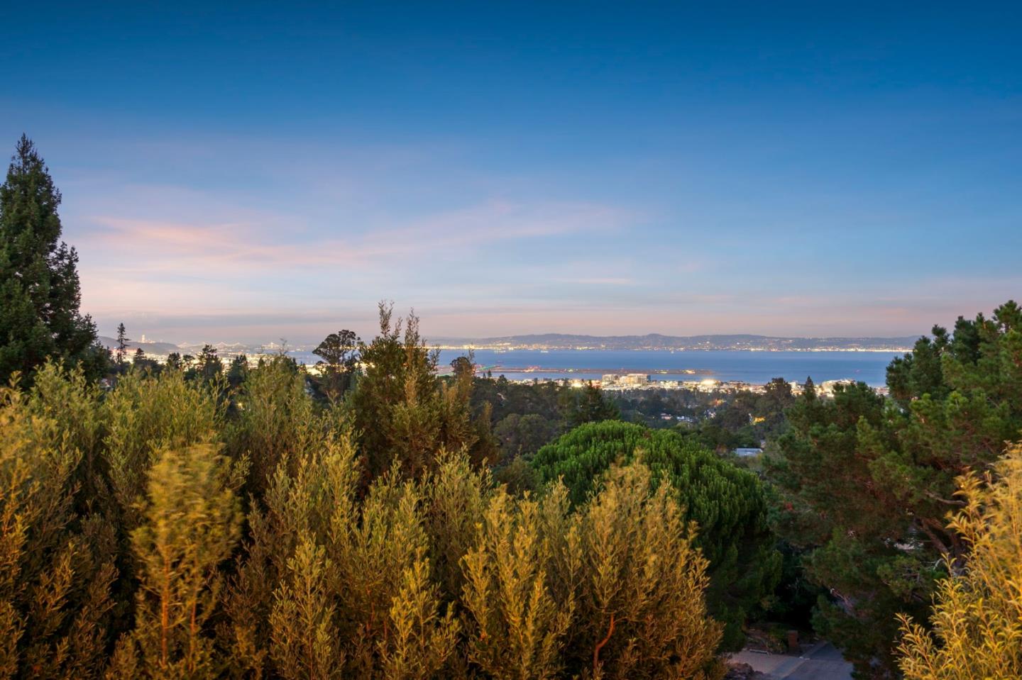 Detail Gallery Image 72 of 83 For 30 Live Oak Ln, Hillsborough,  CA 94010 - 6 Beds | 5/1 Baths