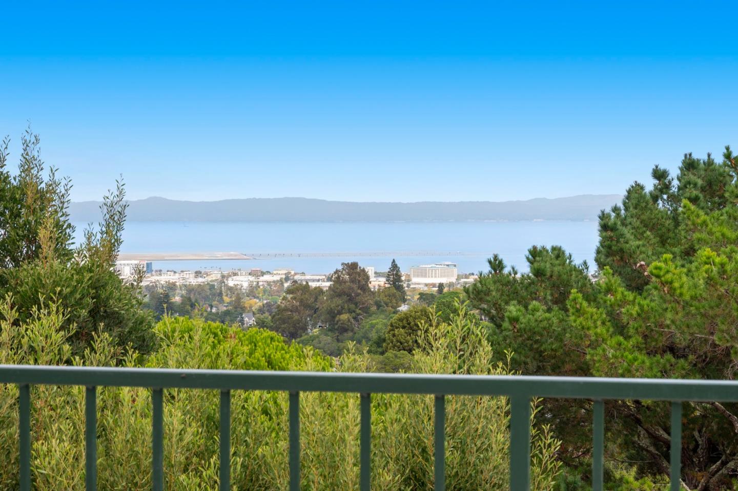 Detail Gallery Image 78 of 83 For 30 Live Oak Ln, Hillsborough,  CA 94010 - 6 Beds | 5/1 Baths