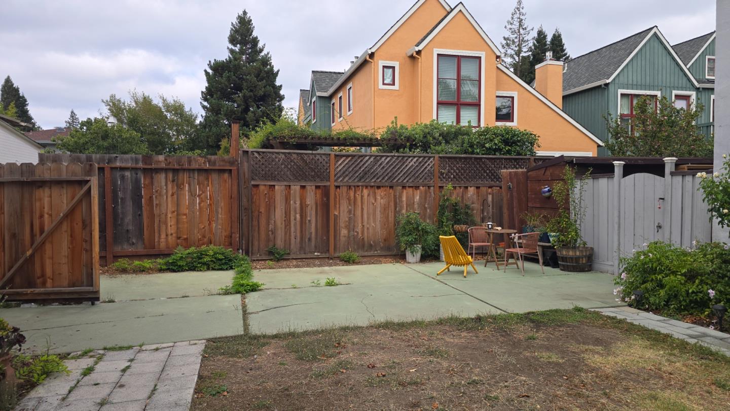 Detail Gallery Image 6 of 19 For 905 Fremont Pl, Menlo Park,  CA 94025 - – Beds | – Baths