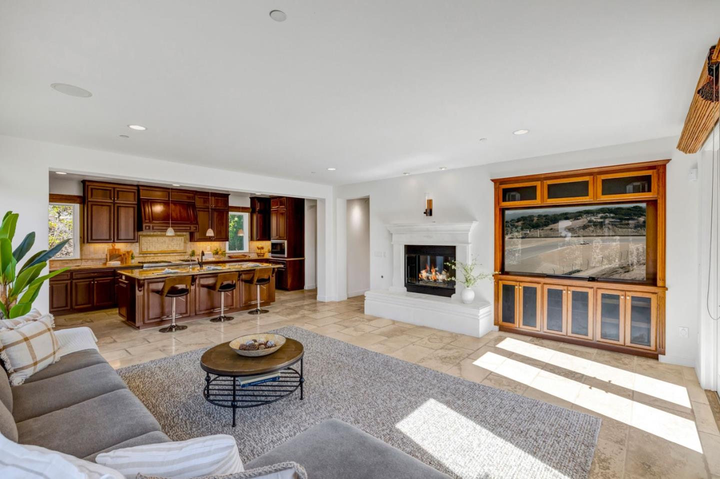 Detail Gallery Image 10 of 24 For 409 Mirador Ct, Monterey,  CA 93940 - 3 Beds | 3/1 Baths