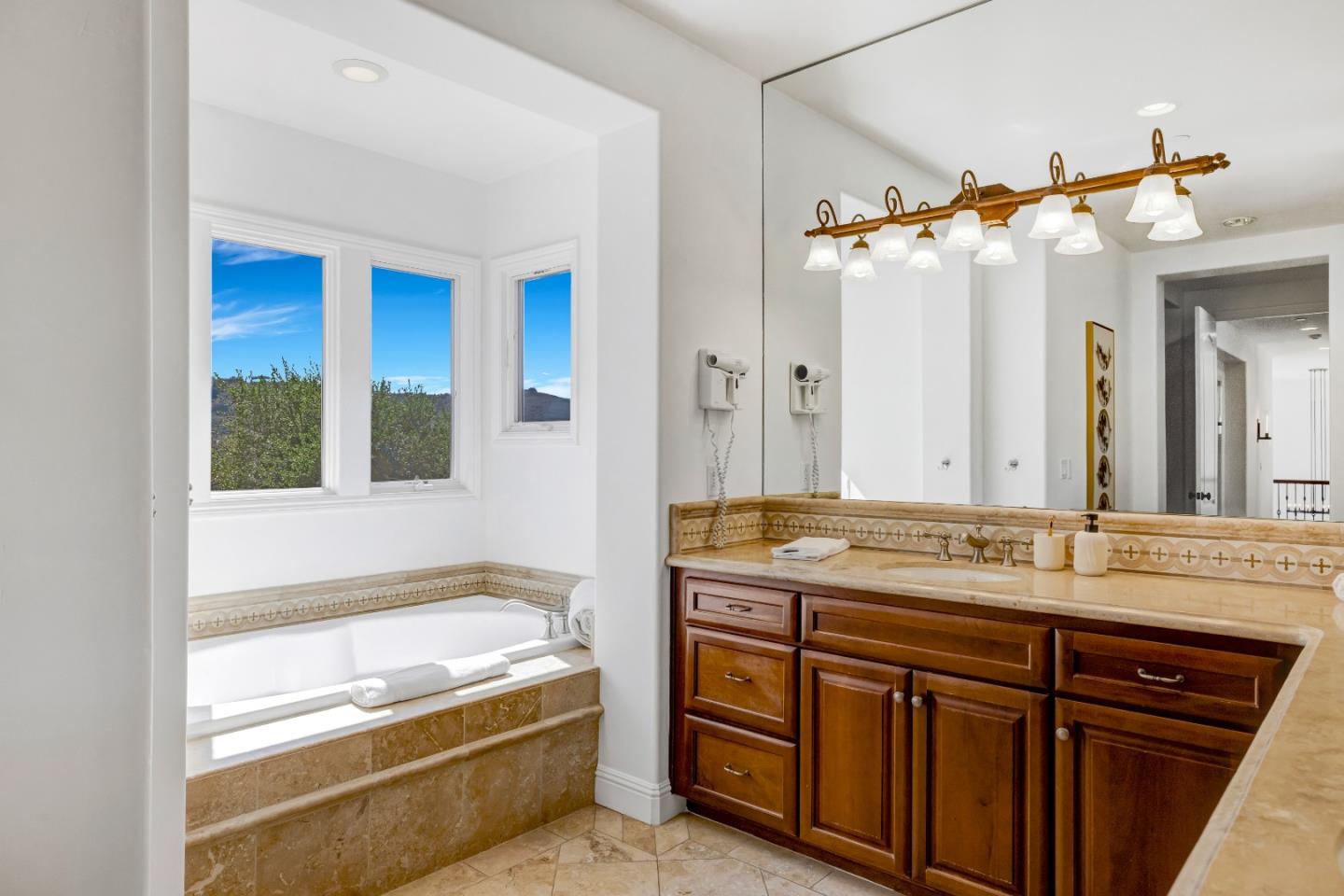 Detail Gallery Image 14 of 24 For 409 Mirador Ct, Monterey,  CA 93940 - 3 Beds | 3/1 Baths