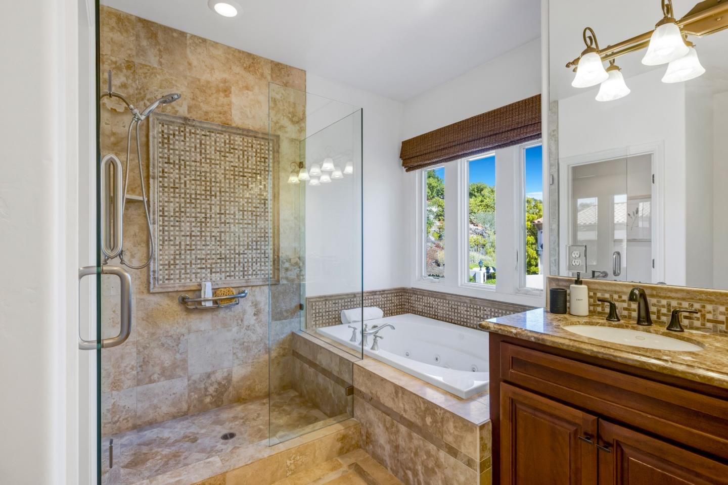 Detail Gallery Image 16 of 24 For 409 Mirador Ct, Monterey,  CA 93940 - 3 Beds | 3/1 Baths