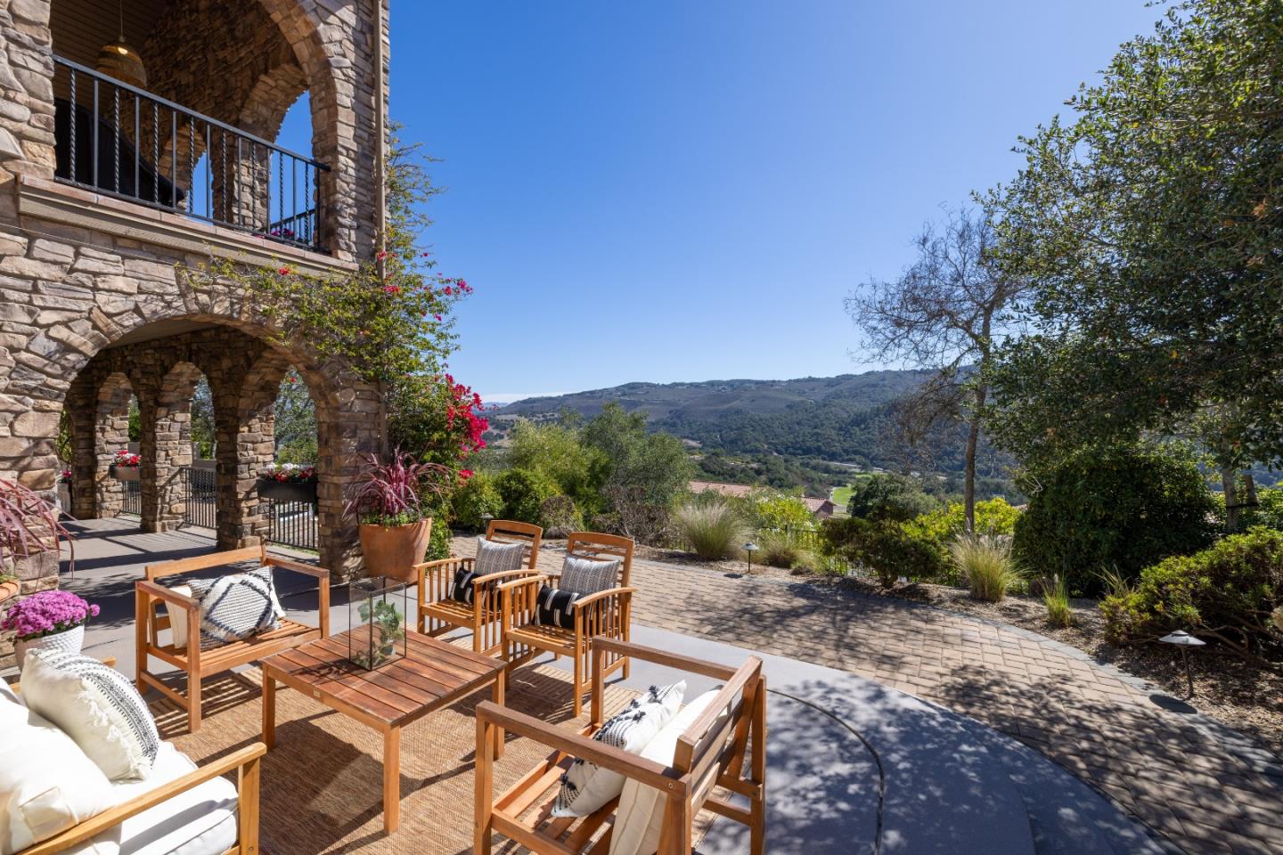 Detail Gallery Image 21 of 24 For 409 Mirador Ct, Monterey,  CA 93940 - 3 Beds | 3/1 Baths