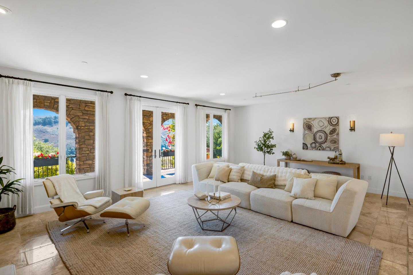 Detail Gallery Image 3 of 24 For 409 Mirador Ct, Monterey,  CA 93940 - 3 Beds | 3/1 Baths