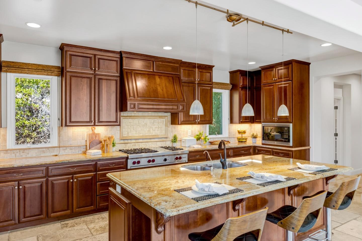 Detail Gallery Image 7 of 24 For 409 Mirador Ct, Monterey,  CA 93940 - 3 Beds | 3/1 Baths