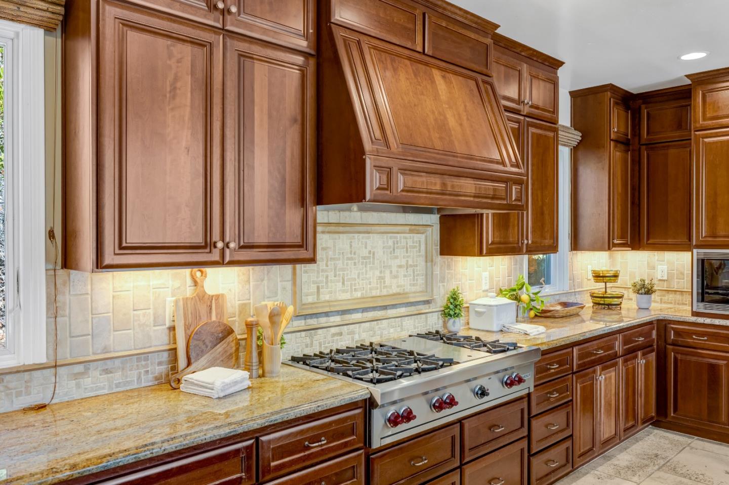 Detail Gallery Image 8 of 24 For 409 Mirador Ct, Monterey,  CA 93940 - 3 Beds | 3/1 Baths