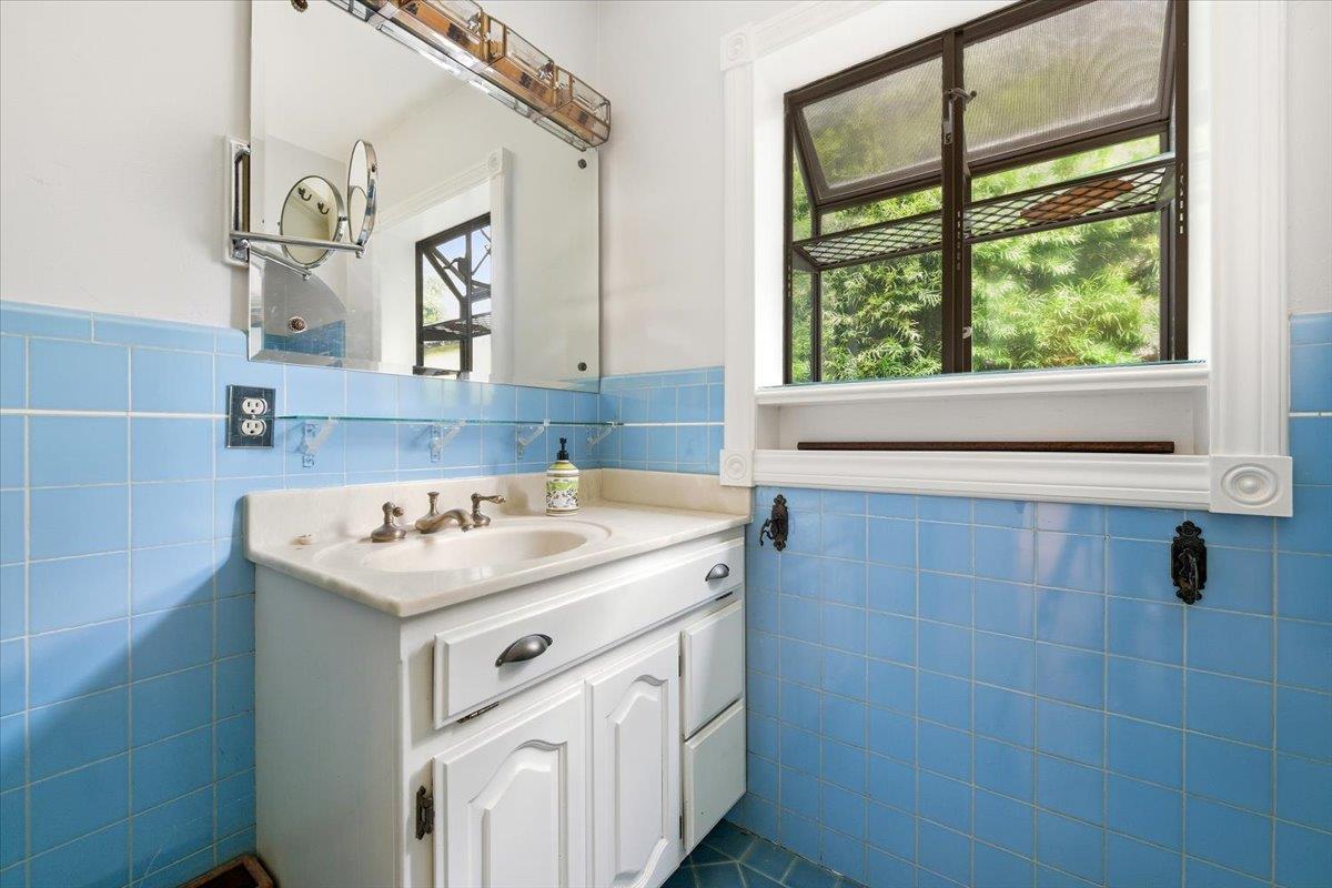 Detail Gallery Image 13 of 21 For 125 Warwick St, Redwood City,  CA 94062 - 2 Beds | 1 Baths