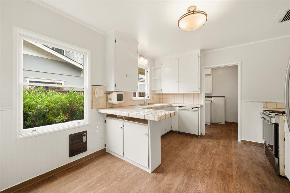 Detail Gallery Image 9 of 21 For 125 Warwick St, Redwood City,  CA 94062 - 2 Beds | 1 Baths