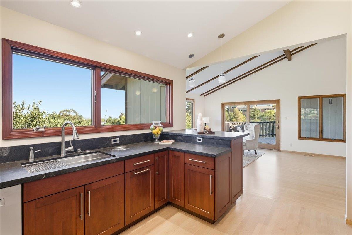 Detail Gallery Image 13 of 34 For 3303 Haskins Dr, Belmont,  CA 94002 - 3 Beds | 2/1 Baths