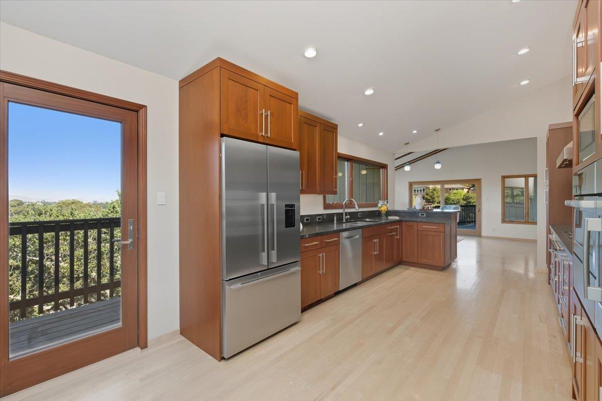 Detail Gallery Image 15 of 34 For 3303 Haskins Dr, Belmont,  CA 94002 - 3 Beds | 2/1 Baths