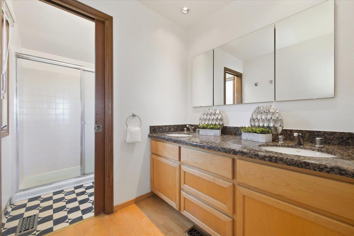 Detail Gallery Image 23 of 34 For 3303 Haskins Dr, Belmont,  CA 94002 - 3 Beds | 2/1 Baths