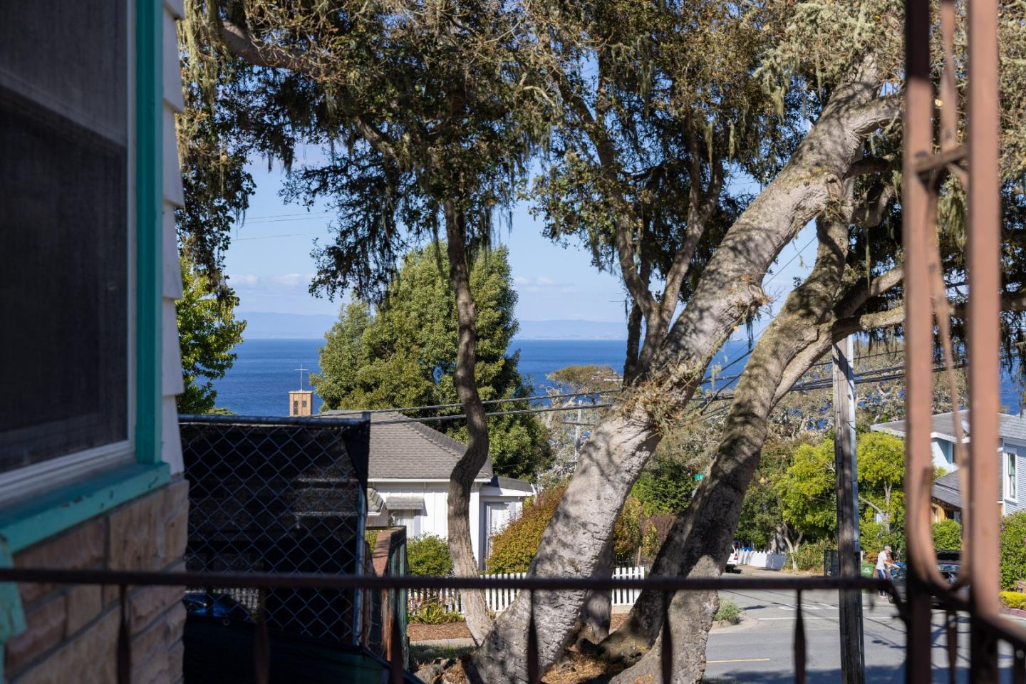 Detail Gallery Image 3 of 7 For 306 9th St, Pacific Grove,  CA 93950 - 2 Beds | 1 Baths