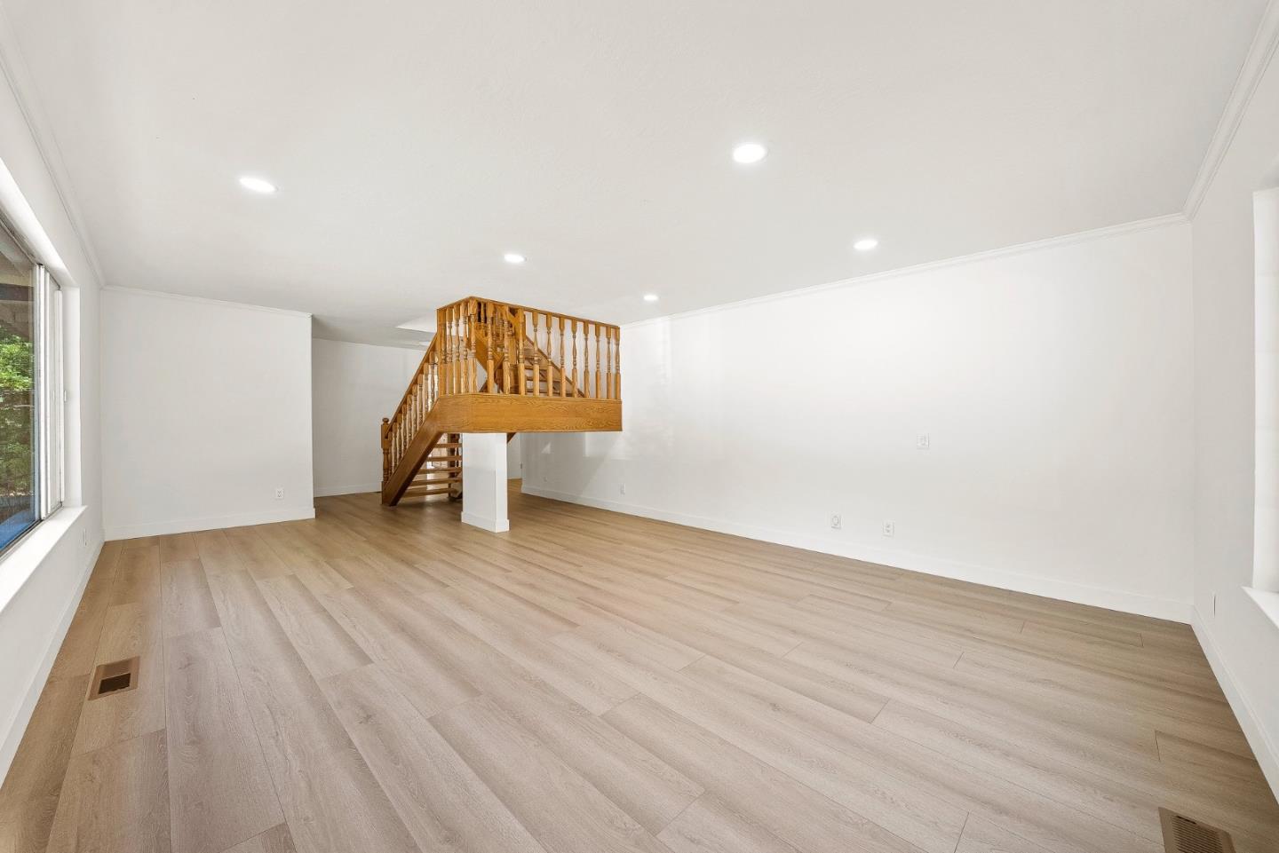 Detail Gallery Image 13 of 48 For 623 High St, Santa Cruz,  CA 95060 - 4 Beds | 3 Baths