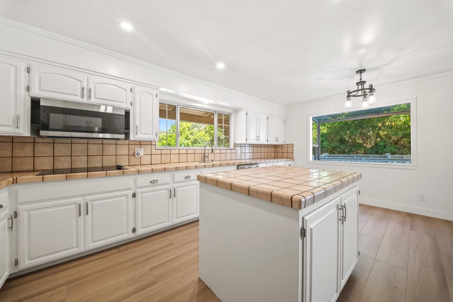 Detail Gallery Image 17 of 48 For 623 High St, Santa Cruz,  CA 95060 - 4 Beds | 3 Baths