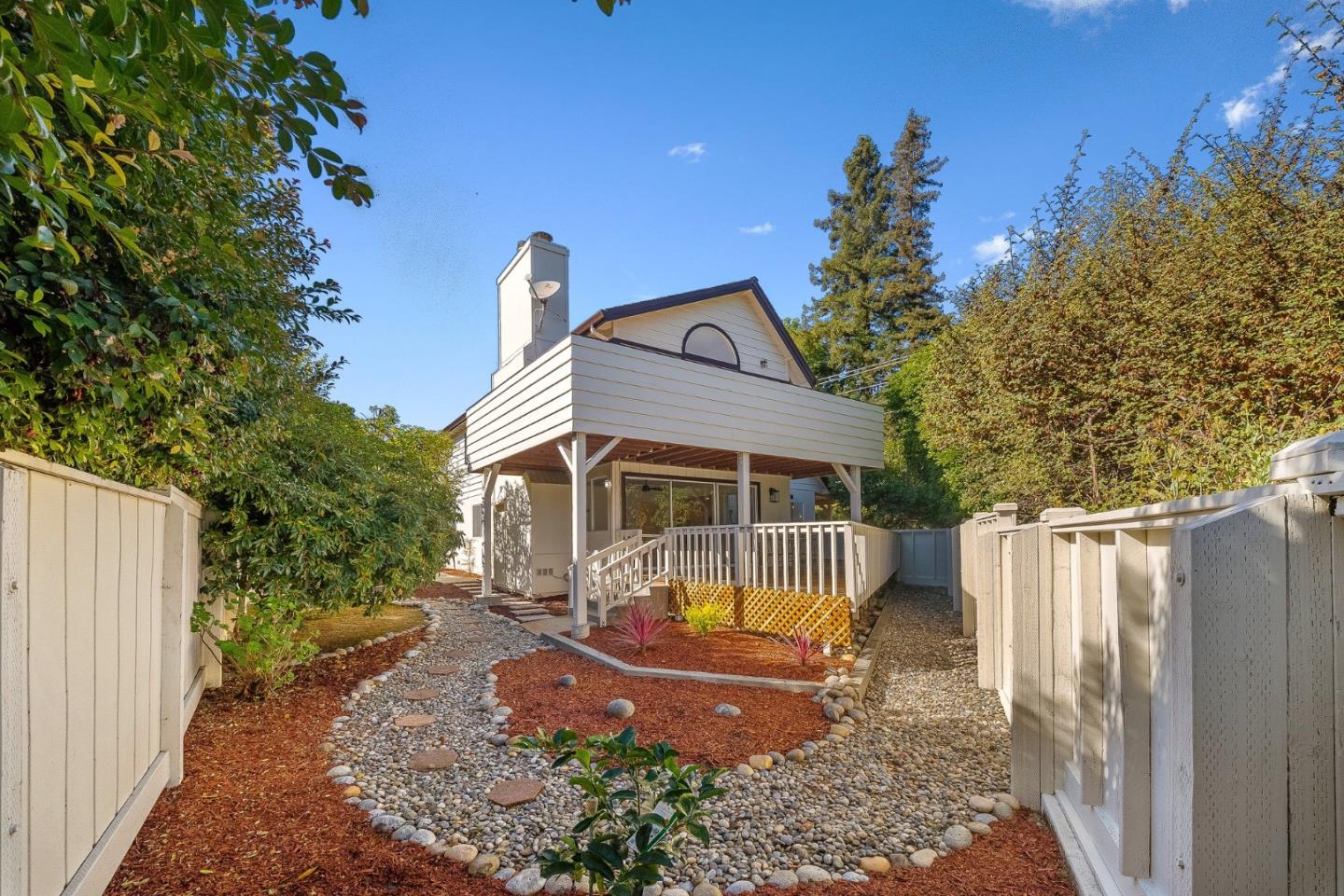 Detail Gallery Image 25 of 48 For 623 High St, Santa Cruz,  CA 95060 - 4 Beds | 3 Baths