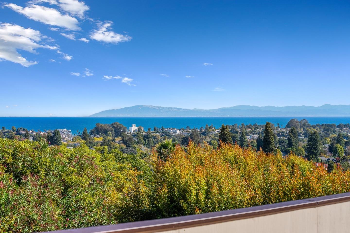 Detail Gallery Image 3 of 48 For 623 High St, Santa Cruz,  CA 95060 - 4 Beds | 3 Baths