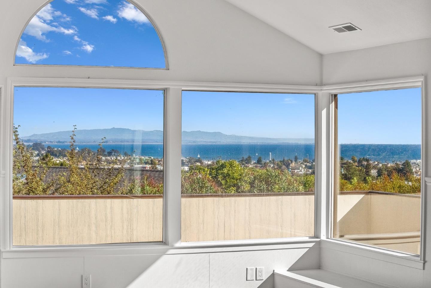 Detail Gallery Image 4 of 48 For 623 High St, Santa Cruz,  CA 95060 - 4 Beds | 3 Baths