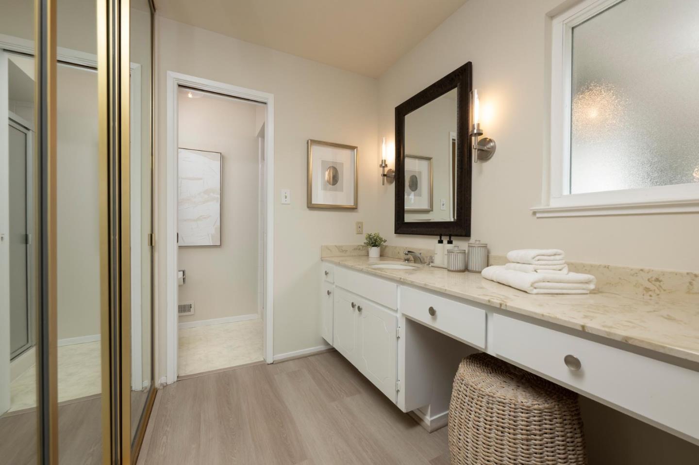 Detail Gallery Image 13 of 19 For 1712 Los Altos Dr, San Mateo,  CA 94402 - 3 Beds | 2 Baths