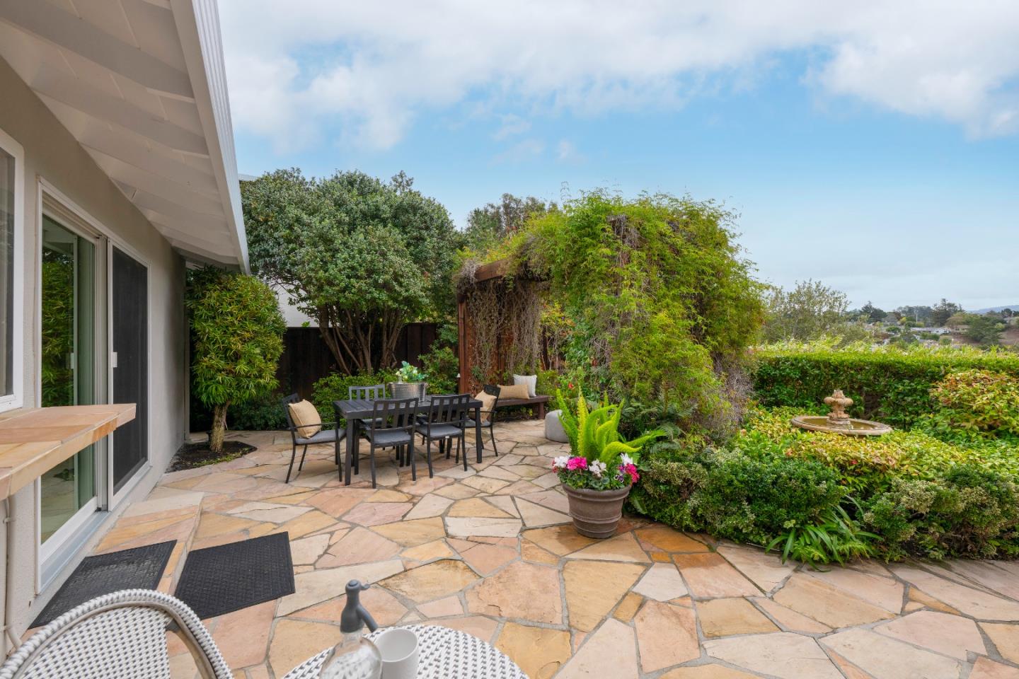 Detail Gallery Image 17 of 19 For 1712 Los Altos Dr, San Mateo,  CA 94402 - 3 Beds | 2 Baths