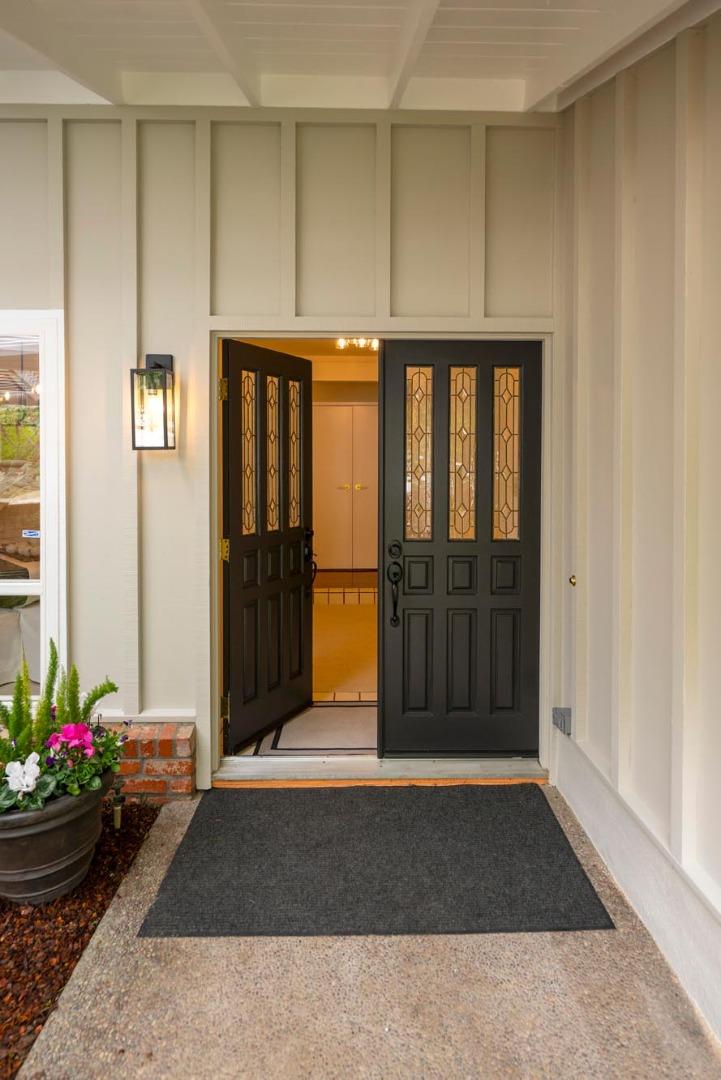 Detail Gallery Image 4 of 19 For 1712 Los Altos Dr, San Mateo,  CA 94402 - 3 Beds | 2 Baths