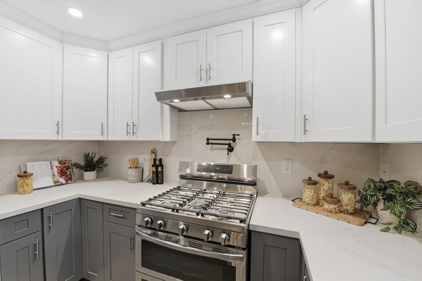 Detail Gallery Image 11 of 40 For 3137 Jenkins Ave, San Jose,  CA 95118 - 5 Beds | 2/1 Baths