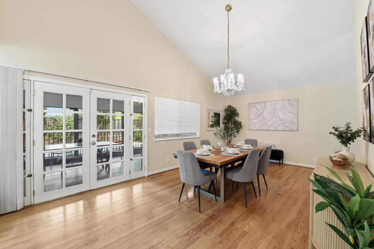 Detail Gallery Image 12 of 40 For 3137 Jenkins Ave, San Jose,  CA 95118 - 5 Beds | 2/1 Baths