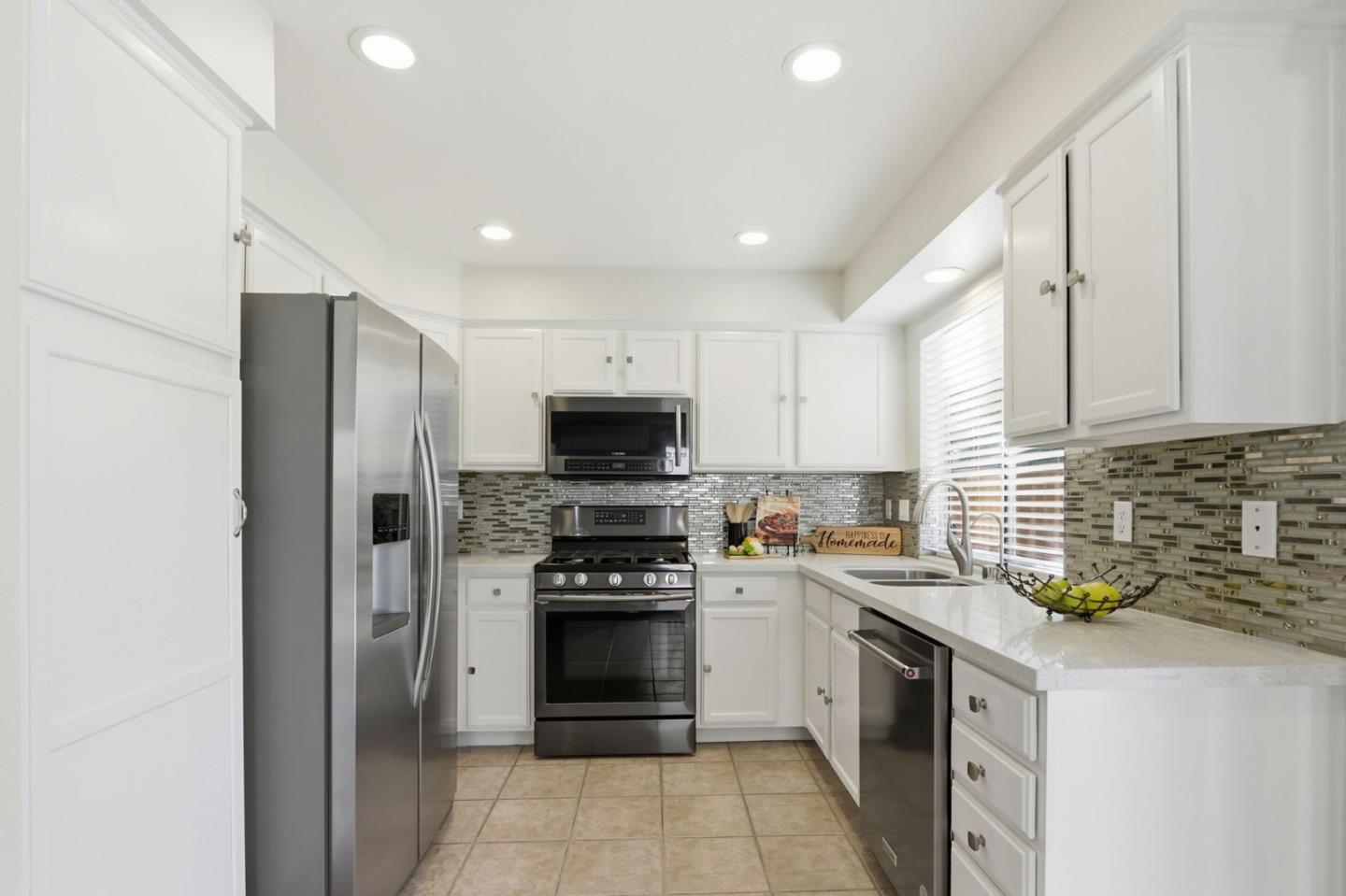 Detail Gallery Image 17 of 42 For 6117 Yeadon Way, San Jose,  CA 95119 - 4 Beds | 2/1 Baths