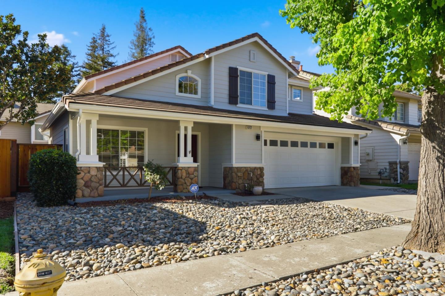 Detail Gallery Image 3 of 42 For 6117 Yeadon Way, San Jose,  CA 95119 - 4 Beds | 2/1 Baths