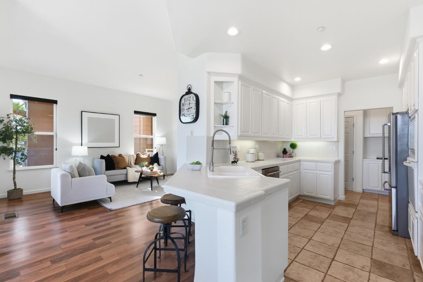 Detail Gallery Image 15 of 50 For 121 Cliff Swallow Ct, Brisbane,  CA 94005 - 2 Beds | 2 Baths