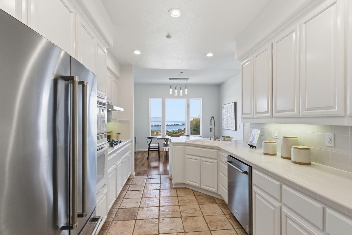 Detail Gallery Image 16 of 50 For 121 Cliff Swallow Ct, Brisbane,  CA 94005 - 2 Beds | 2 Baths