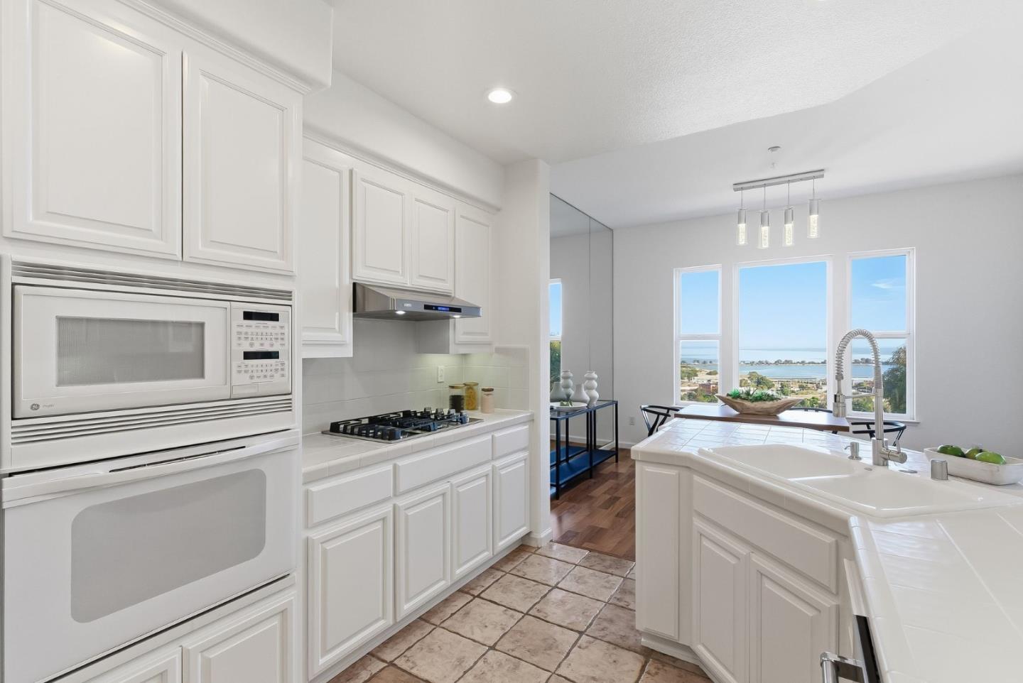 Detail Gallery Image 17 of 50 For 121 Cliff Swallow Ct, Brisbane,  CA 94005 - 2 Beds | 2 Baths