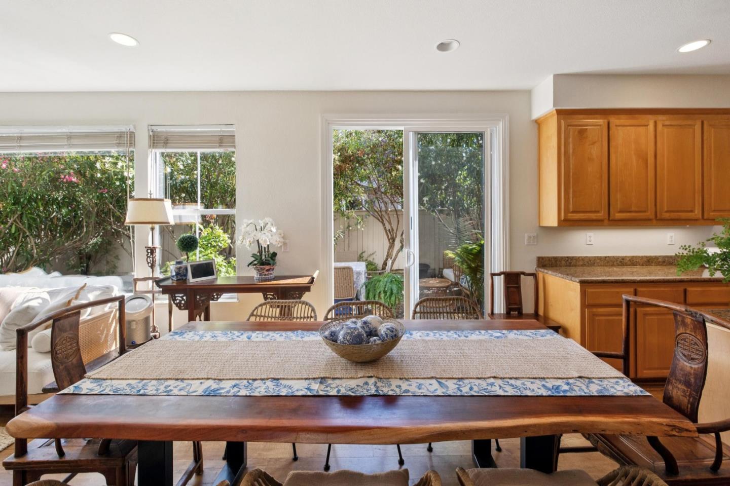 Detail Gallery Image 13 of 39 For 2009 Gossamer Ave, Redwood Shores,  CA 94065 - 3 Beds | 2/1 Baths