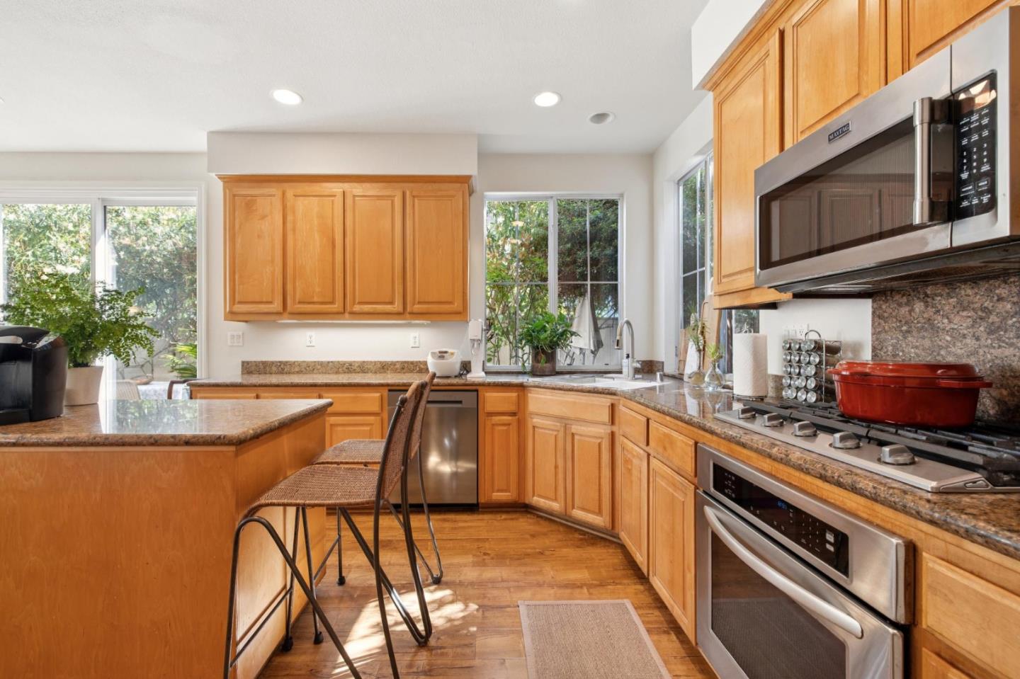 Detail Gallery Image 14 of 39 For 2009 Gossamer Ave, Redwood Shores,  CA 94065 - 3 Beds | 2/1 Baths