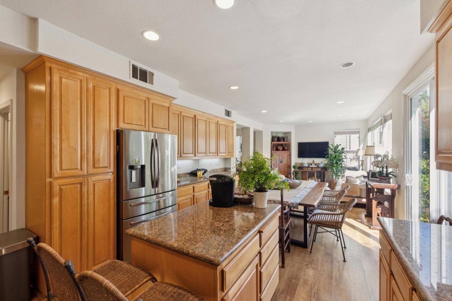 Detail Gallery Image 16 of 39 For 2009 Gossamer Ave, Redwood Shores,  CA 94065 - 3 Beds | 2/1 Baths