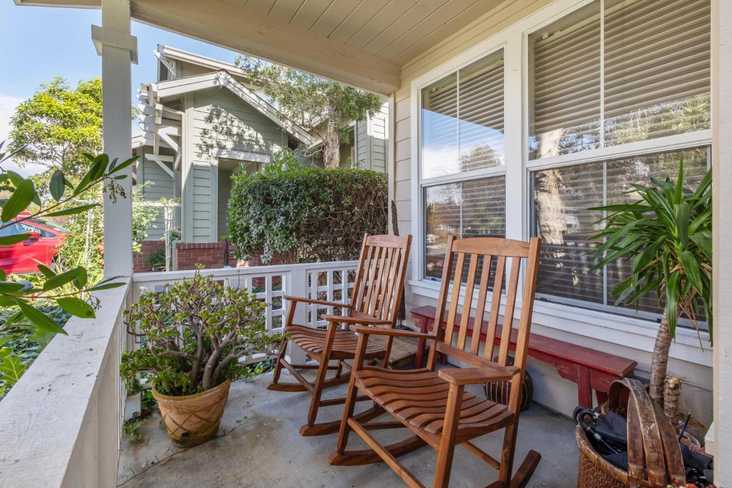 Detail Gallery Image 2 of 39 For 2009 Gossamer Ave, Redwood Shores,  CA 94065 - 3 Beds | 2/1 Baths