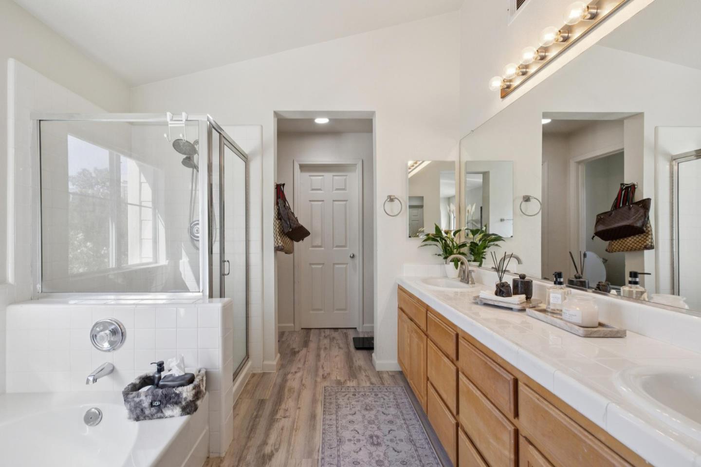 Detail Gallery Image 22 of 39 For 2009 Gossamer Ave, Redwood Shores,  CA 94065 - 3 Beds | 2/1 Baths