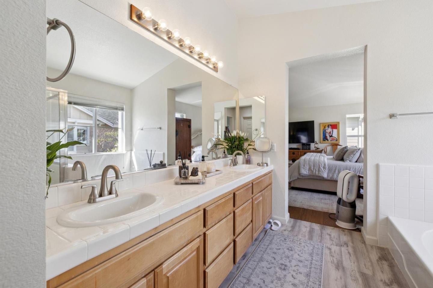 Detail Gallery Image 23 of 39 For 2009 Gossamer Ave, Redwood Shores,  CA 94065 - 3 Beds | 2/1 Baths