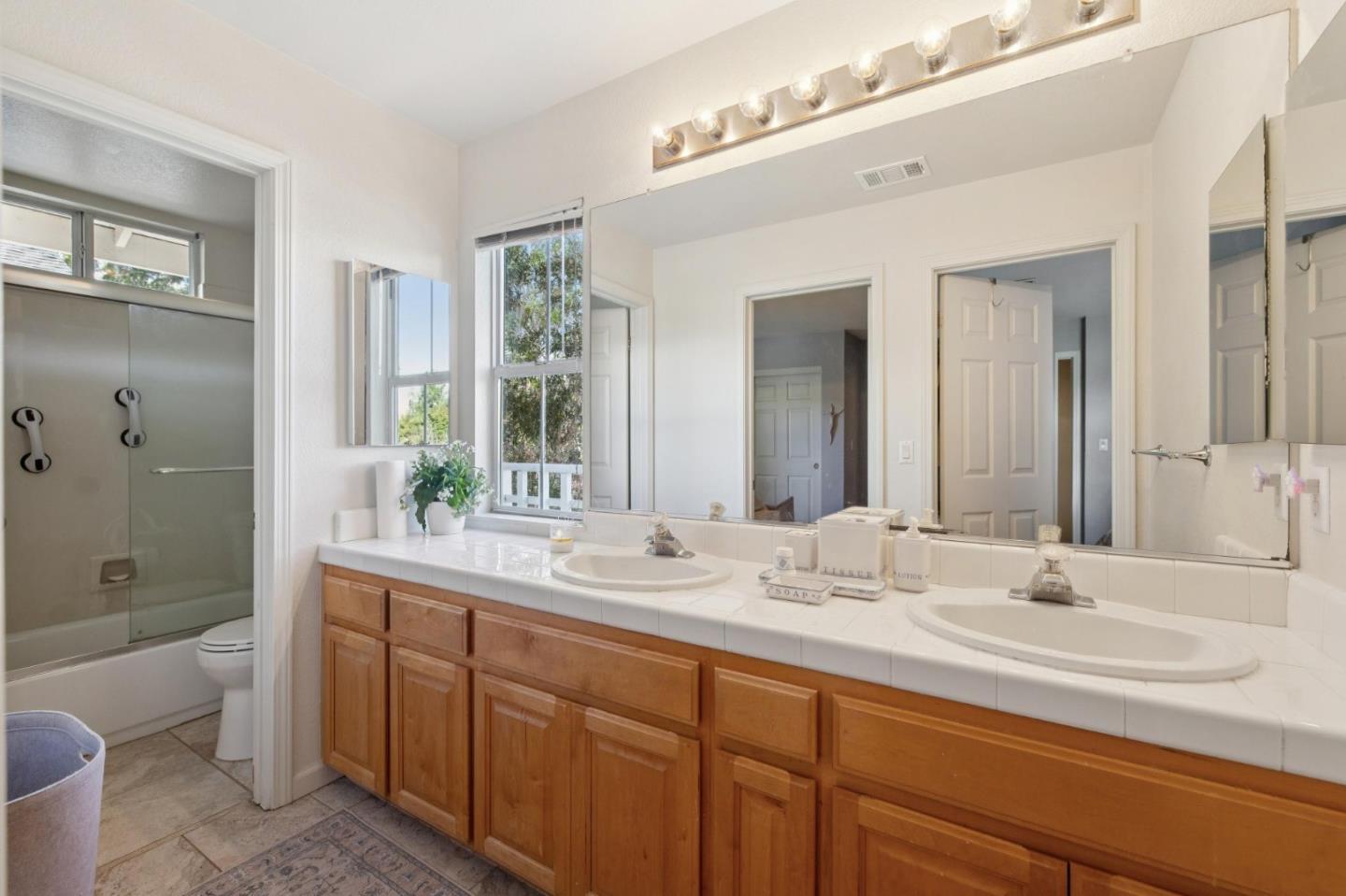 Detail Gallery Image 29 of 39 For 2009 Gossamer Ave, Redwood Shores,  CA 94065 - 3 Beds | 2/1 Baths