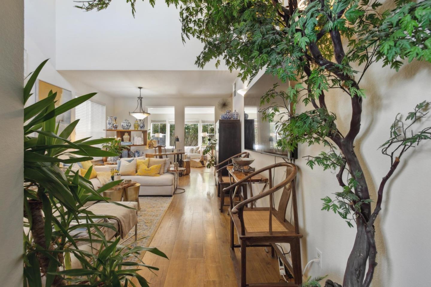 Detail Gallery Image 3 of 39 For 2009 Gossamer Ave, Redwood Shores,  CA 94065 - 3 Beds | 2/1 Baths